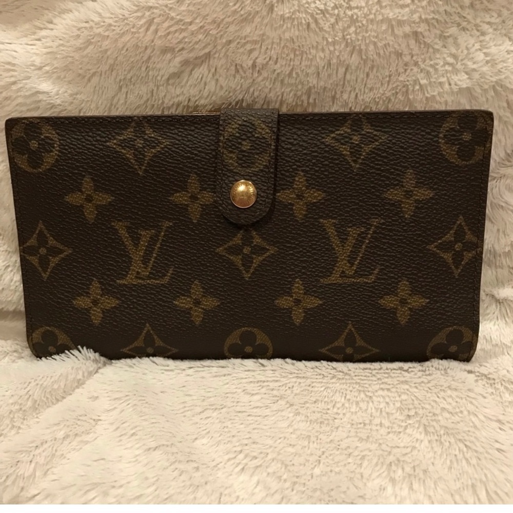 Louis Vuitton Authentic Kisslock wallet